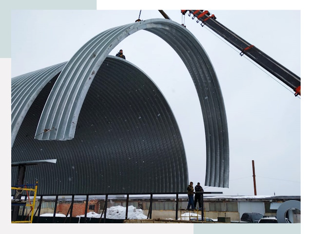 Полукруглые ангары в Саяногорске